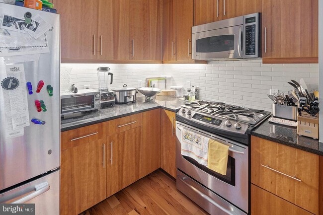 Building Photo - 2 Bed, 2.5 Bath Luxury Condo