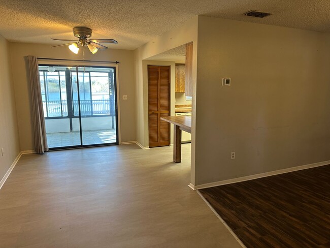 Foto del edificio - 3 Bedroom 2 Bath Pool Home in Mt Dora