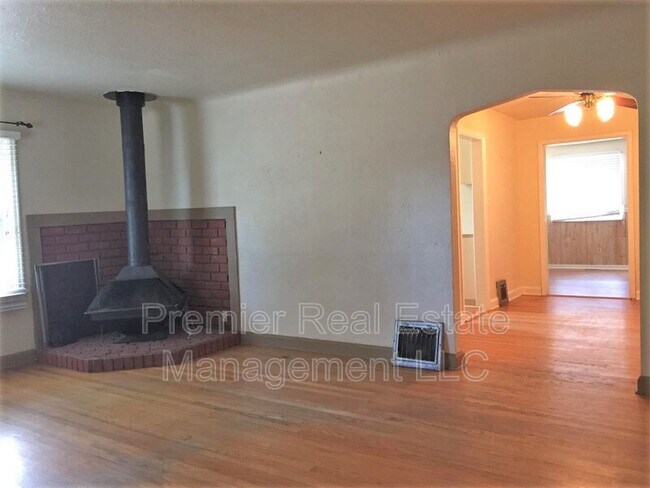 Building Photo - 1409 S Clermont St