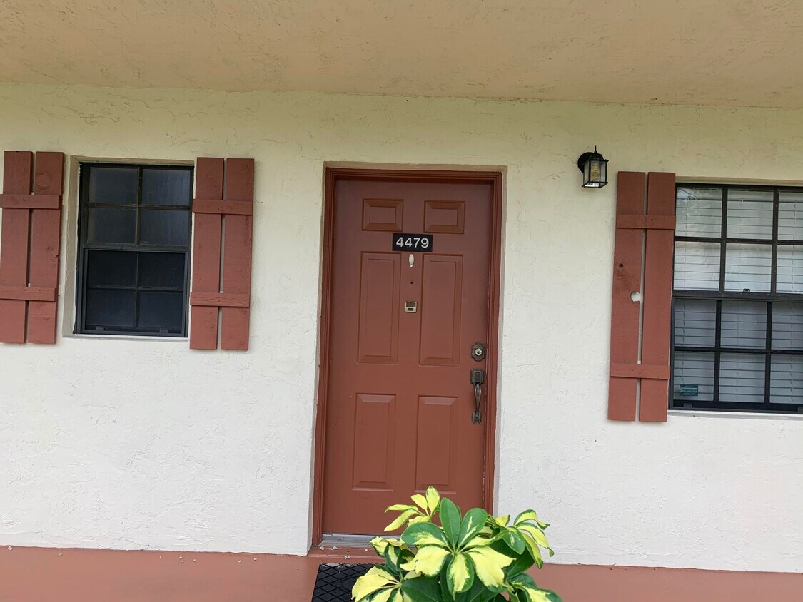 Primary Photo - 4479 Oak Terrace Dr