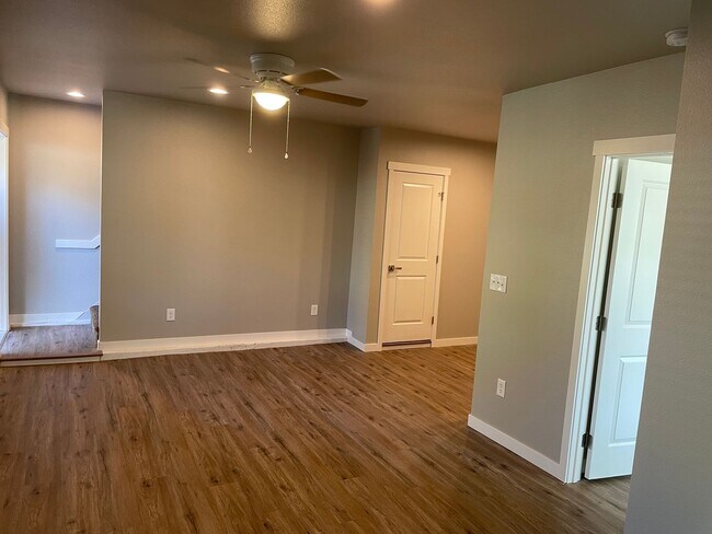 Foto del edificio - Now soon! 3 Bed/2 Bath Close to Downtown Lodi