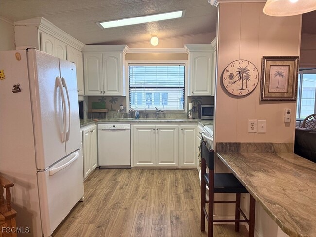 Foto del edificio - 3404 Rainbow Ln