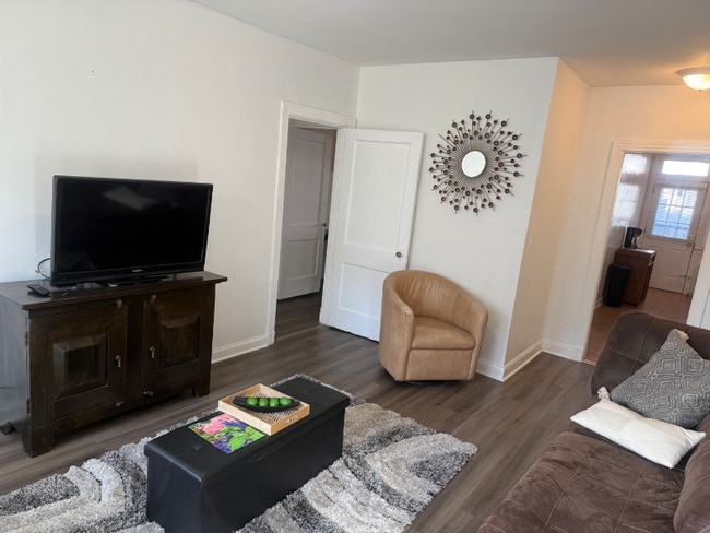 Building Photo - 441 Manor Pl NW