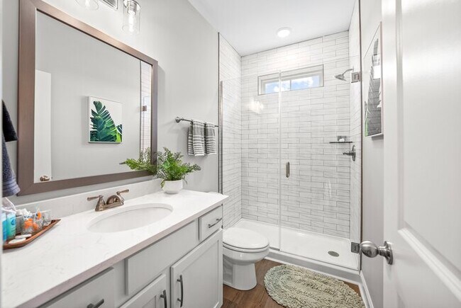 Building Photo - Whole Home (1012 & 1014 Franklin)