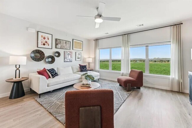 Foto del edificio - 10350 Blue Bluff Rd