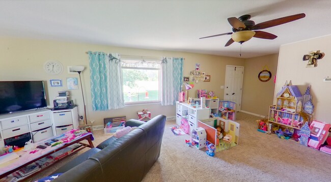 Foto del edificio - Country Living in Manhattan + 1.5 Acres + Close to Stagg Hill Golf Course! Available July 3rd!