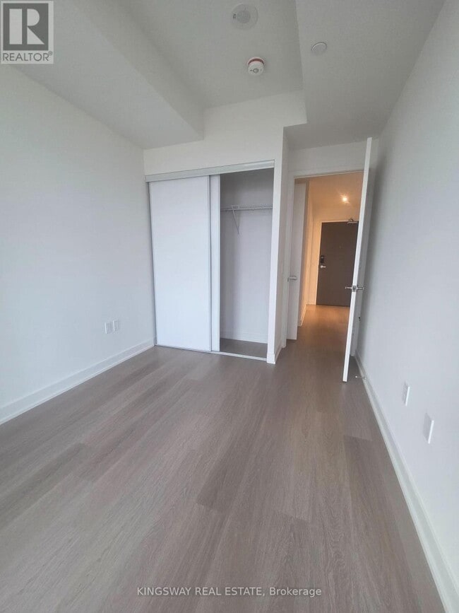 Photo du bâtiment - 448 Burnhamthorpe Rd W