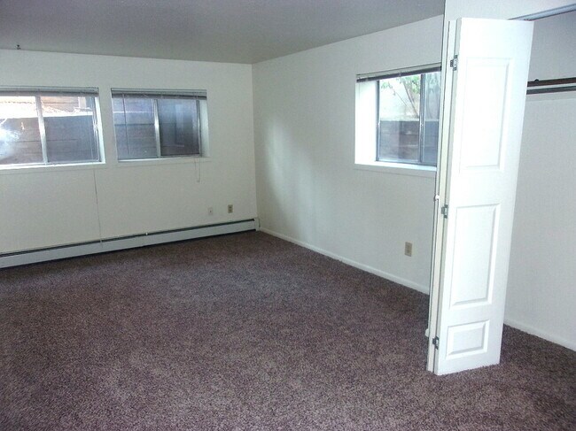 Building Photo - 1419 Riverside Ave