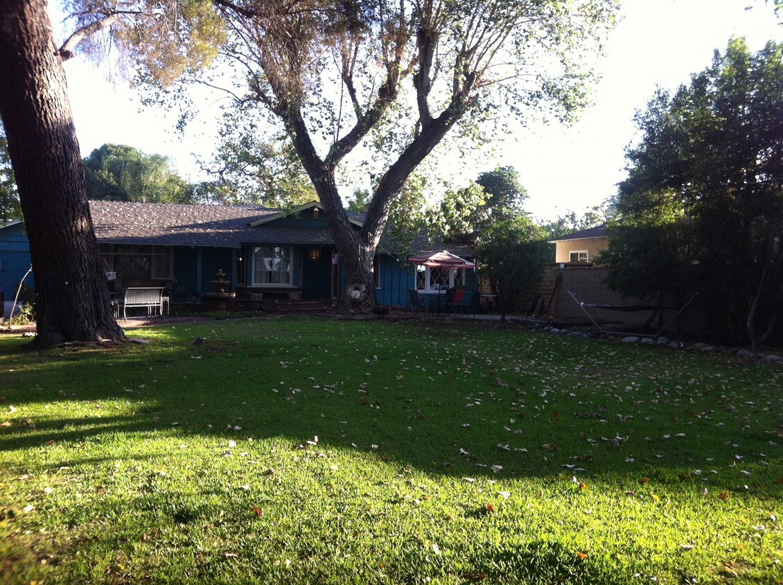 12165 Emelita St Unit Detached Guest House, Los Angeles, CA 91607