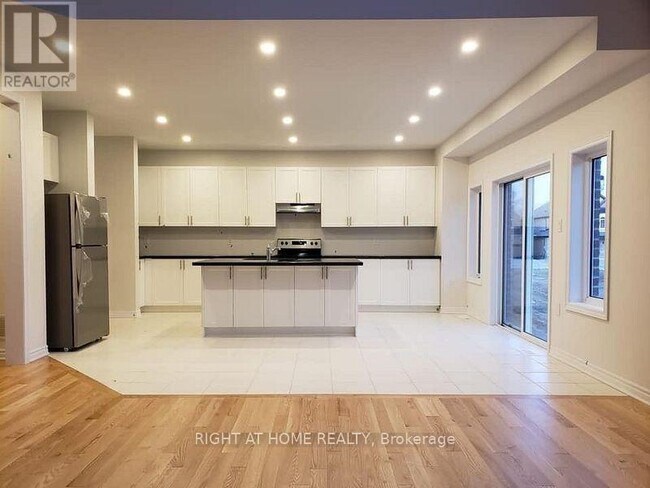 Photo du bâtiment - 941 Wickham Rd