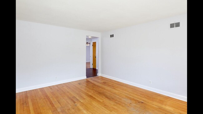 Foto del edificio - 3391 S Howell Ave