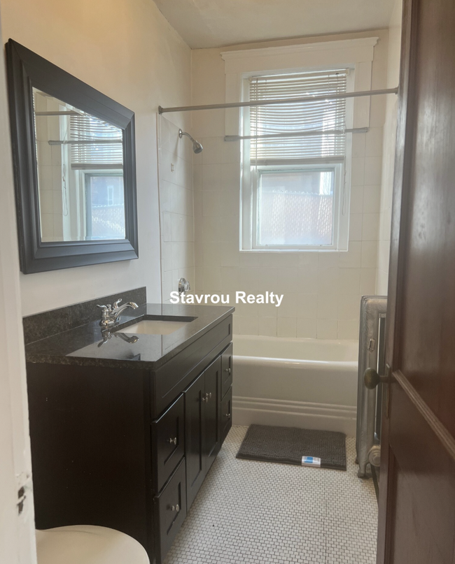 Building Photo - 1677 Beacon St