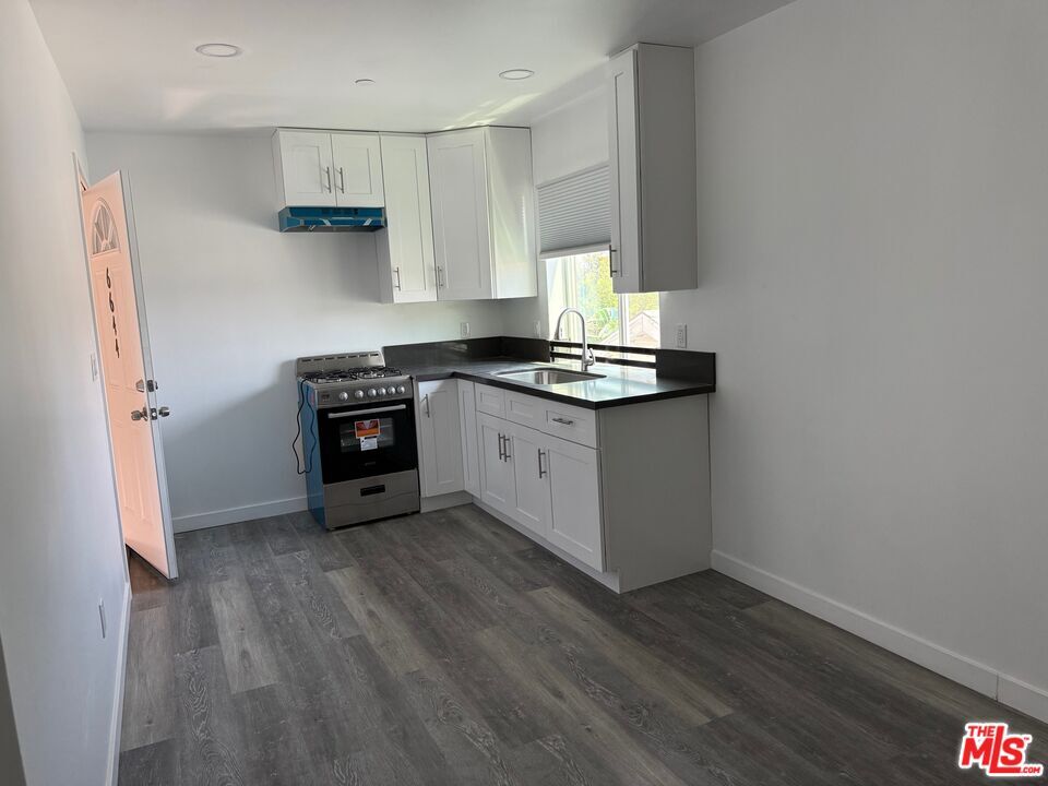 Foto principal - 6644 Irvine Ave
