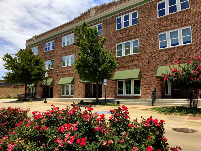 Building Photo - Perry Place - Downtown Bryan