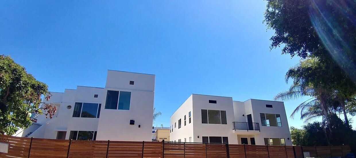 Primary Photo - 1256 N Citrus Ave