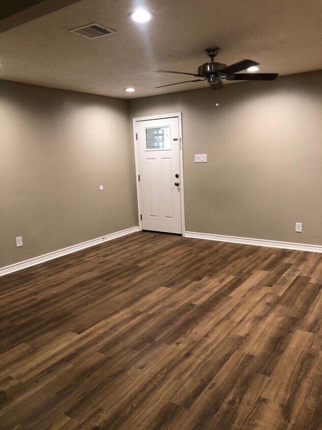 2810 12th Ave N, Texas City, TX 77590 House for Rent in Texas City