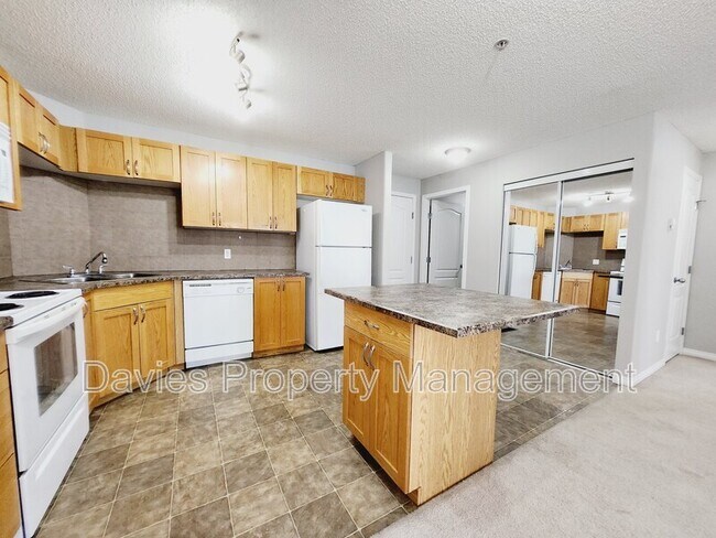 Photo du bâtiment - 330 Clareview Station Dr NW