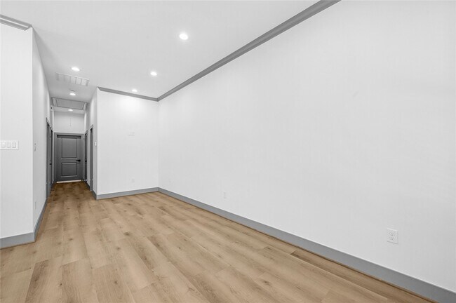 Foto del edificio - 6510 Bunche Dr