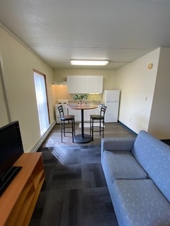 Tower 1 Large Studio Kitchen - Eagle Park Apartments – Clarion's Premier Student & Professional Housing