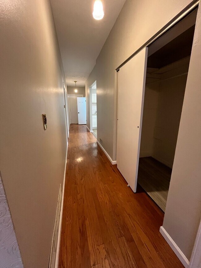 Photo - 212 W Lee St Apartment