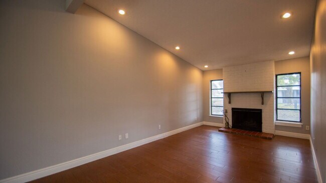 Foto del edificio - 704 Putt Ln