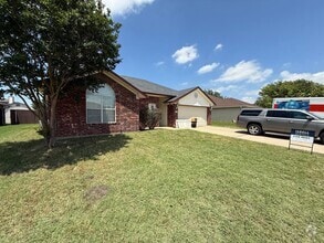 Building Photo - 2305 Amethyst Dr