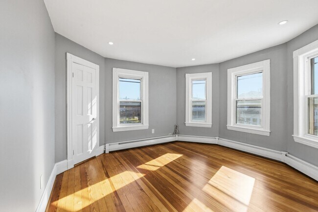 Foto del edificio - 5 Atwood Ave