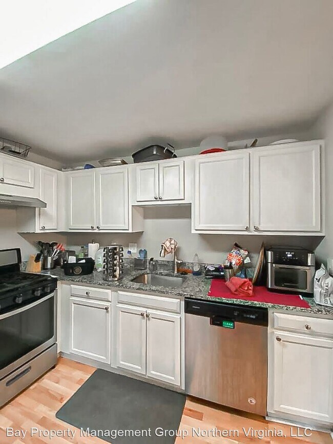 Foto del edificio - 9230 Cardinal Forest Ln