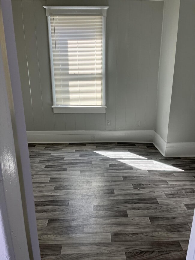 Building Photo - 626 W 39th St