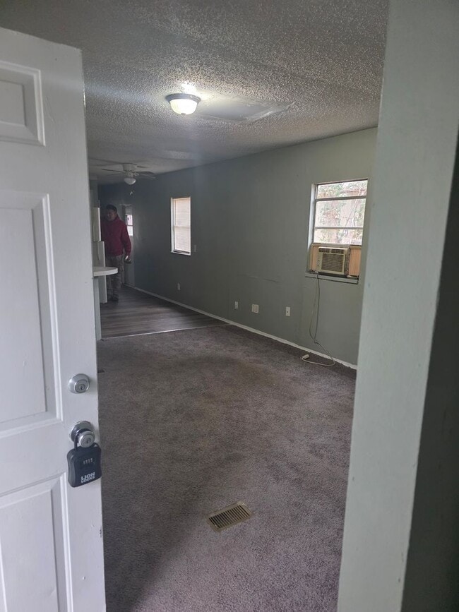 Foto del edificio - 711 Hillside Dr