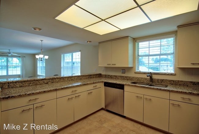 Building Photo - 6680 Ilex Cir