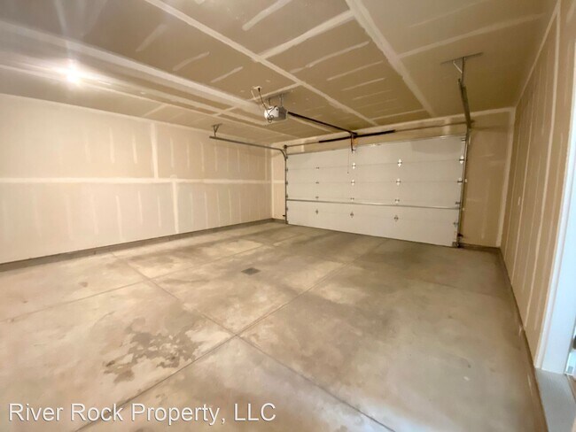Building Photo - 3 br, 3 bath House - 3216 36th Ave S
