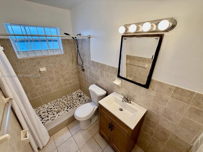 Foto del edificio - 8000 Tatum Waterway Dr