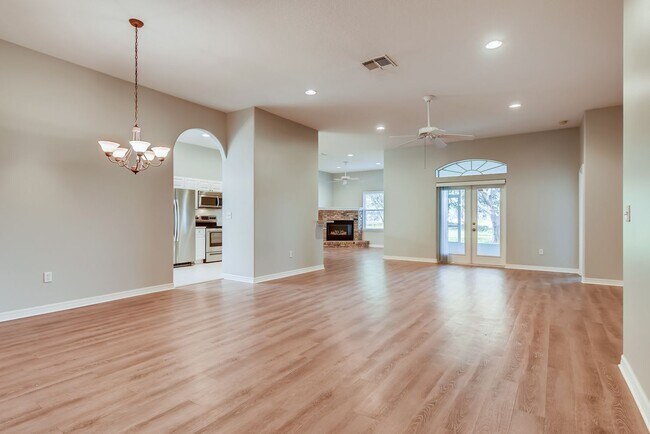 Foto del edificio - 16709 Rockwell Heights Ln