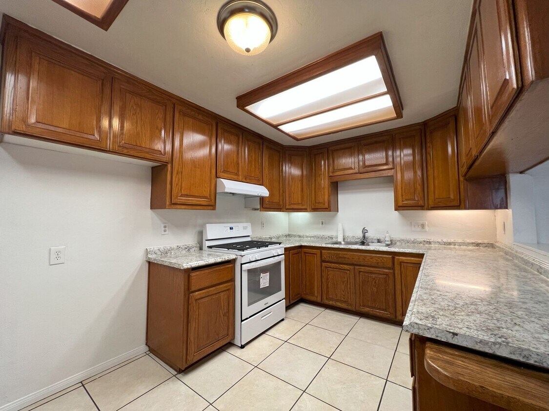 Primary Photo - Must See 4 bedroom 2 and a half bathroom h...