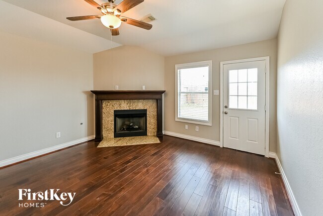 Building Photo - 2519 Fowler Park