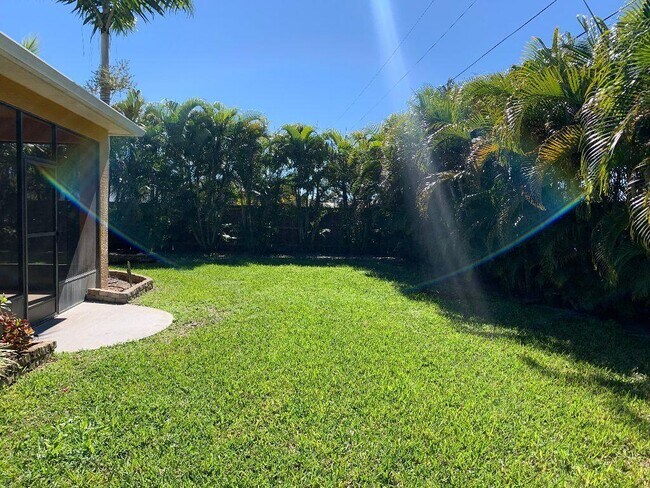 Building Photo - 4636 Flintstone Dr
