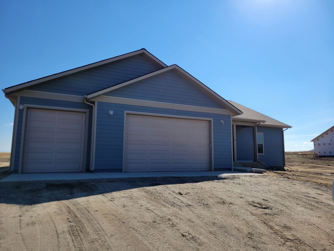 Foto principal - New construction 3 Bed 2 Bath in Three Forks