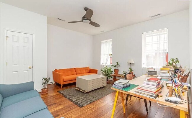 Building Photo - 324 N 27th St