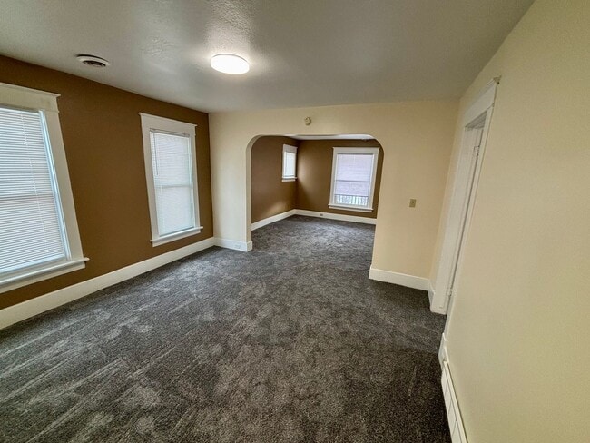 Building Photo - 306/308w2nd