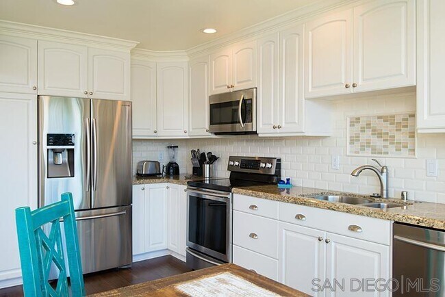Building Photo - 6573 Paseo Del Norte