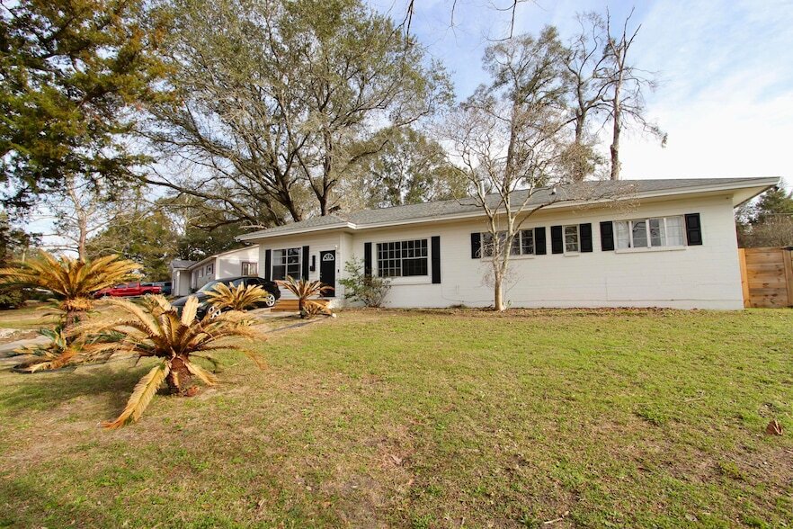 Primary Photo - 302 Panama Dr