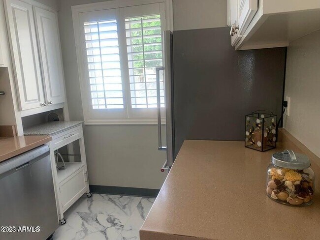 Foto del edificio - 7141 N 16th St