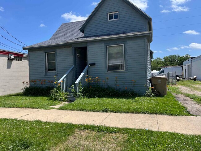 Building Photo - 1525 Gilson St