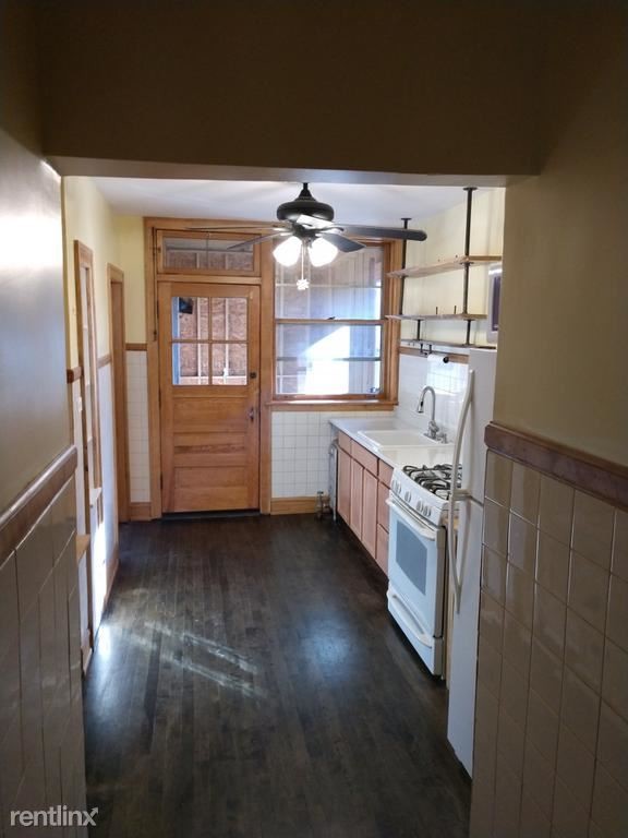 Primary Photo - 1439 W Edgewater Ave