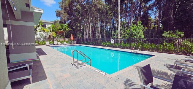 Foto del edificio - 1002 NW 208th Terrace