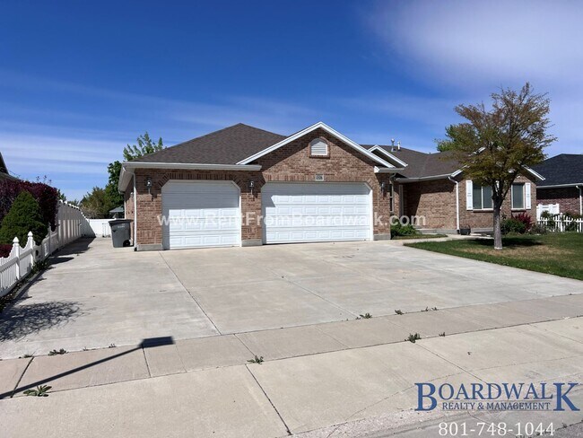 Foto del edificio - SPECTACULAR 5 Bed home in South Jordan!
