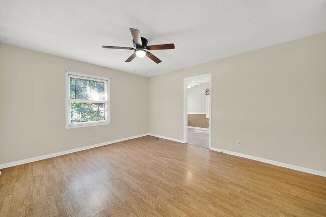 Foto del edificio - Charming Three Bed One and Half Bath Home ...