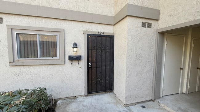 Building Photo - 124 Stratford Cir