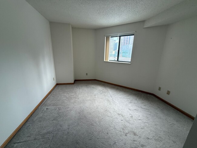 Foto del edificio - Condo DT Saint Paul 2 Bedroom 2 Bath-Enjoy sitting on a patio and enjoy the views
